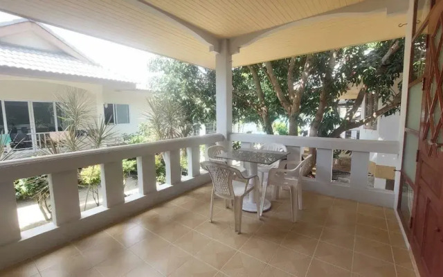 Krisada Beach Resort