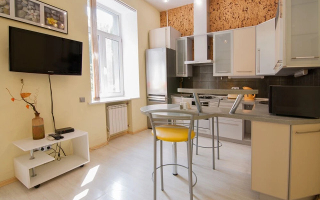 Подол, Константиновская 45