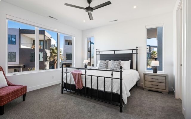 Hello Sunshine 6 Bedroom Home