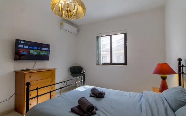 Cotswold Sea Apart With 3 bdr at Qawra