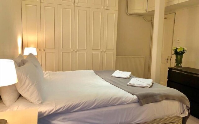 Victoria Station Apartment