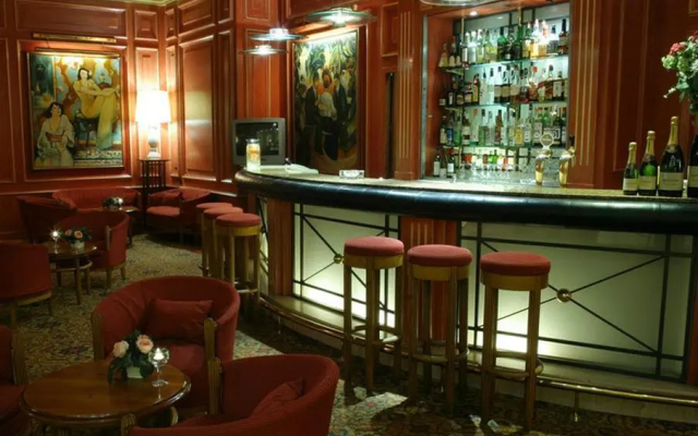 B4 Grand Hotel Lyon