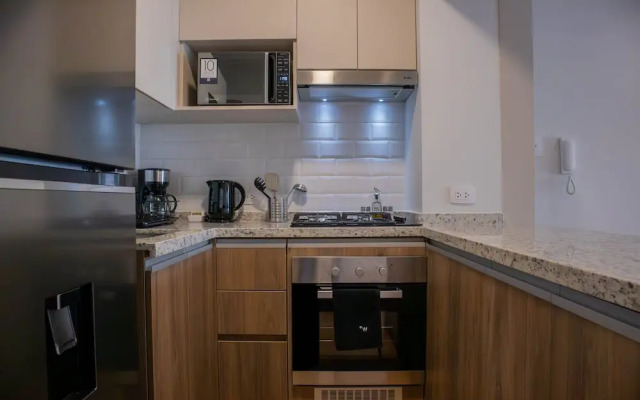 Picturesque 2BR With Fantastic Pool in Miraflores
