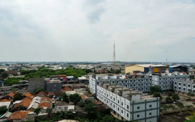 Comfortable 2BR @The Oasis Apartment By Travelio