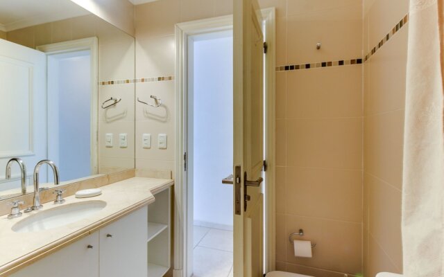 Comodo apartamento c/ piscina interior y exterior