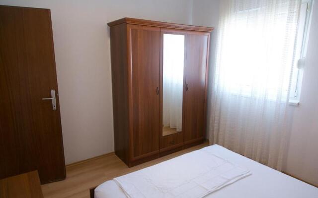 Apartments Ivica - 150m from sea