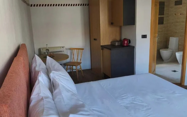 SMARTnoOK Rooms & Apartment