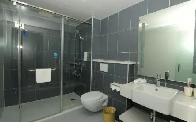 HanTing Hotel (Tianjin South Station)