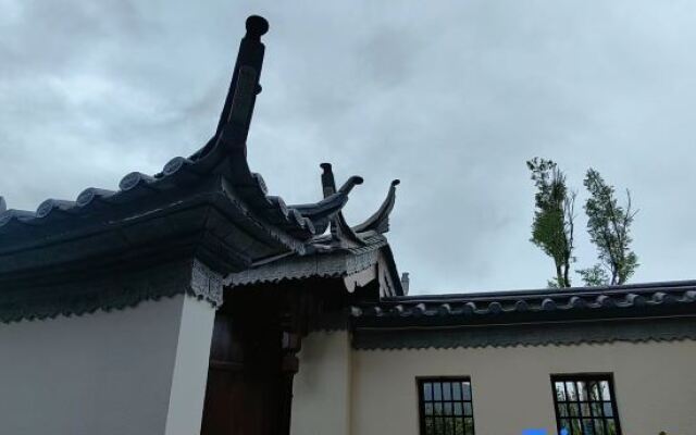 Lugu Lake · Lede Far Mountain Accommodation