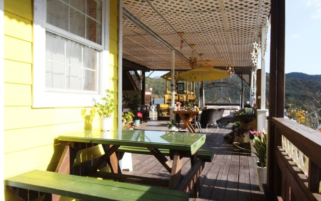 Yellow star Pension