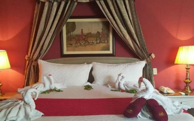 Royal Lodge Hotel