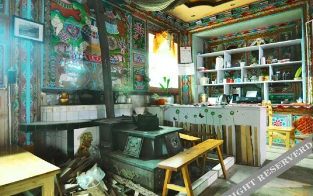 Zhuoma Renjia Youth Hostel