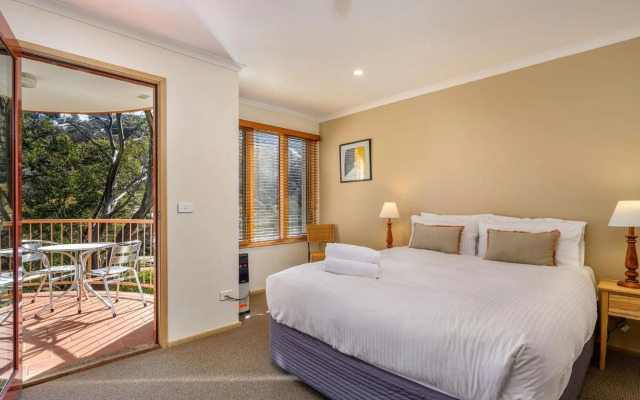 Lhotsky 2 Bedroom apartment with balcony mountain views and BBQ