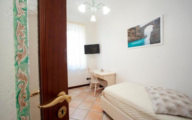 L'Arco Tra I Sentieri