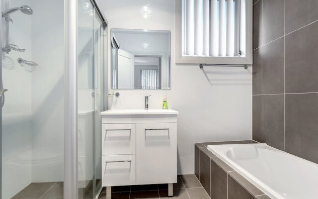 'Tween Bays', Ocean Beach Road, 3/39