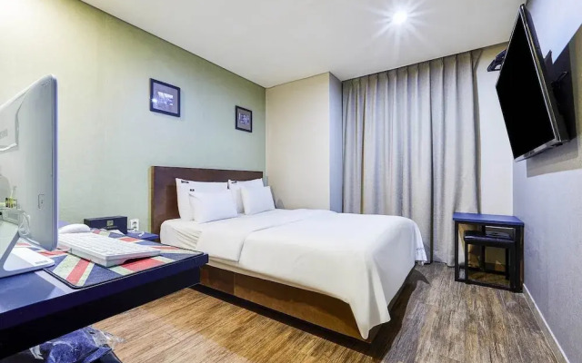 Paradise Hotel