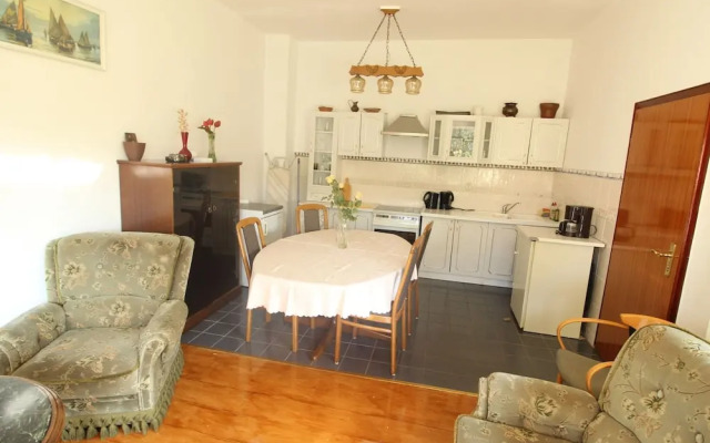 Simplistic Apartment in Starigrad near Sea
