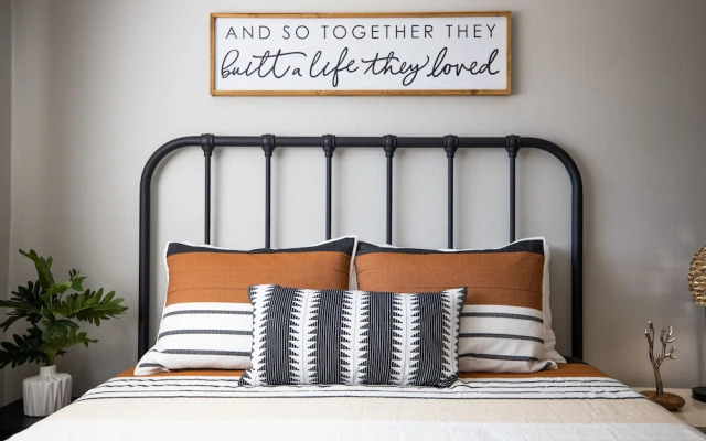 Scottsdale 83rd Row 4 Bedroom Townhouse by RedAwning