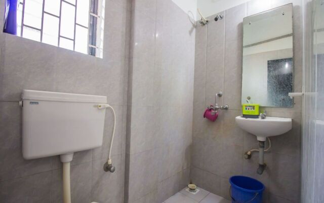 OYO 13203 Home Bright Studio Near Morjim Beach