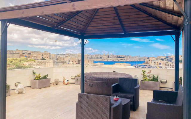 Valletta and Grand Harbour Lookout