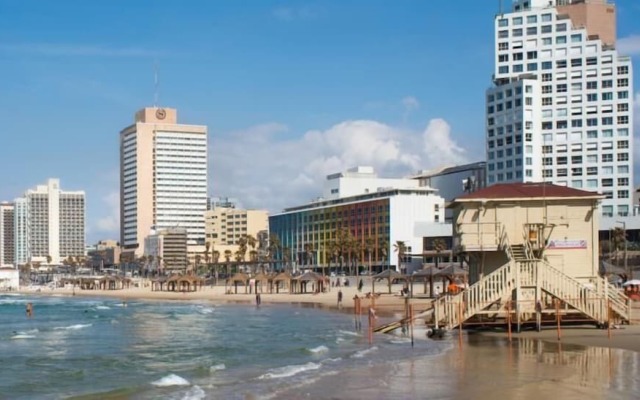 Central Apartment near Bograshov Beach