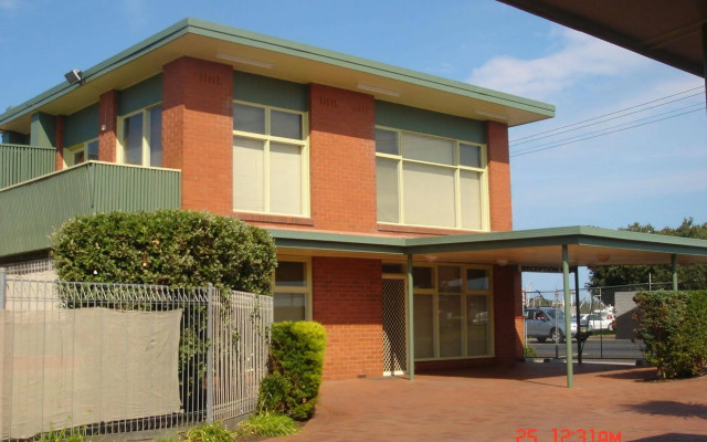 Shifting Sands Motel