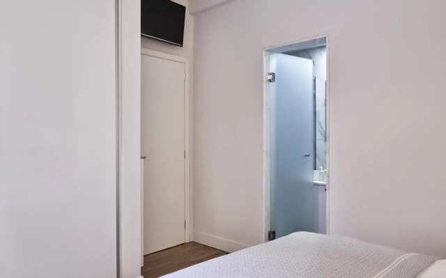 Spacious 2bd Apt in Prime Location next to Divani