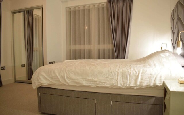2 Bedroom Flat in Park Royal