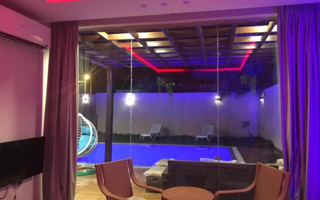 Mooyah resort