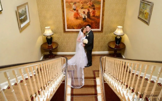 Castle Oaks House Hotel