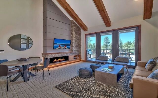 Luxury Residence - Gondola across the Street 2 Bedroom Condo by RedAwning