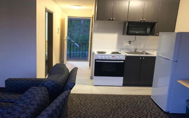 Connaught Motor Inn