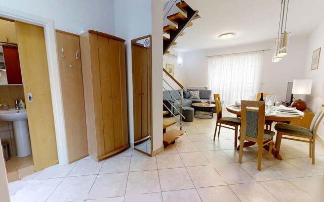 Nice Home in Pirovac With Wifi and 4 Bedrooms