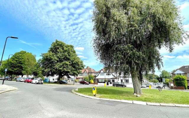 Lovely 2-bed Tree-hole in Northolt Southharrow
