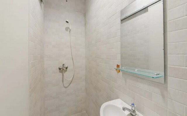 RedDoorz near Stasiun Palmerah