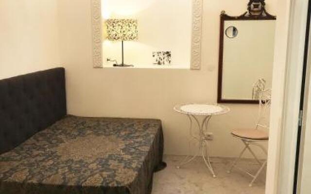 Studio 11 near Monaco train station