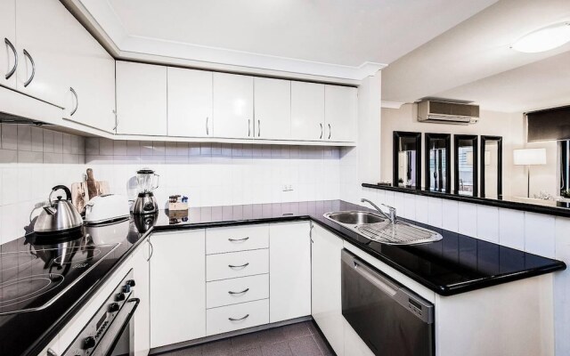 Two bedroom Apt next to Perth CBD with Parking.