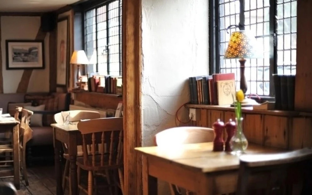 Bel & The Dragon Cookham