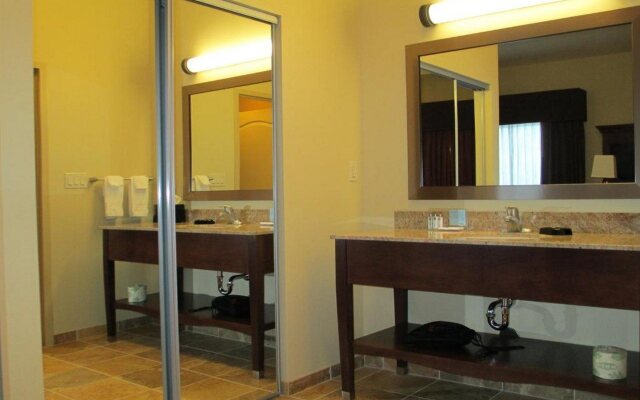 Hampton Inn & Suites Minot Airport