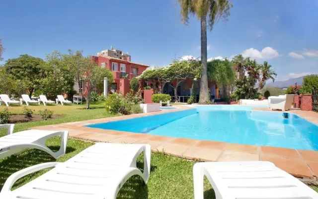Romantic Puerto Banus Villa, Sea Mountain Views