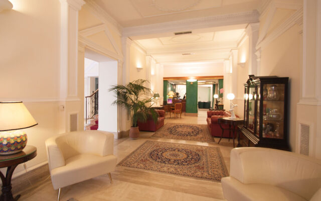 Laurentia Hotel