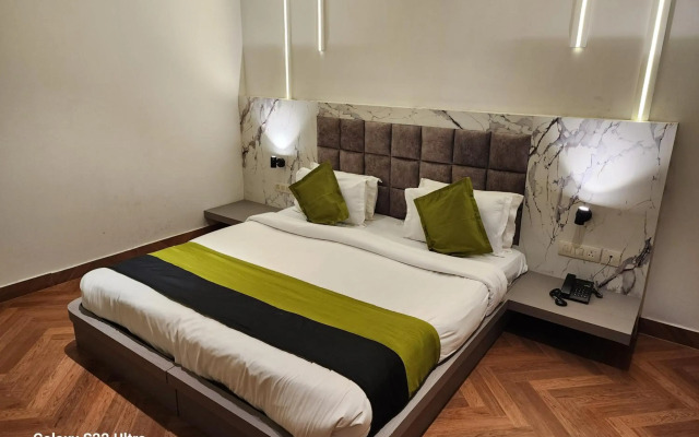 Square 9 Inn
