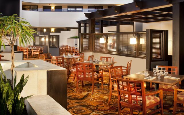 Sheraton Minneapolis West Hotel