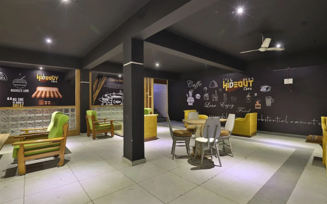 OYO 27897 Hotel The Grand Bansi