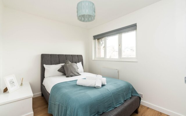 Sleek and Stylish 2BD Home With a Garden Anerley