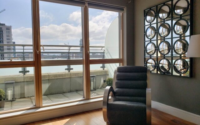 Apartment Overlooking Canal 2 Bedroom