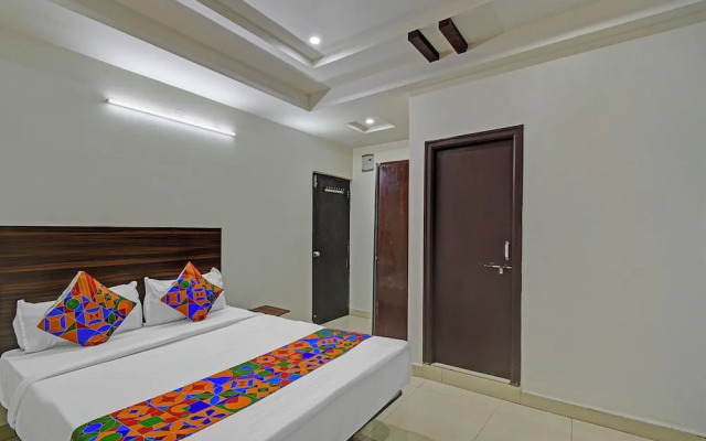 Fabhotel White House Leo