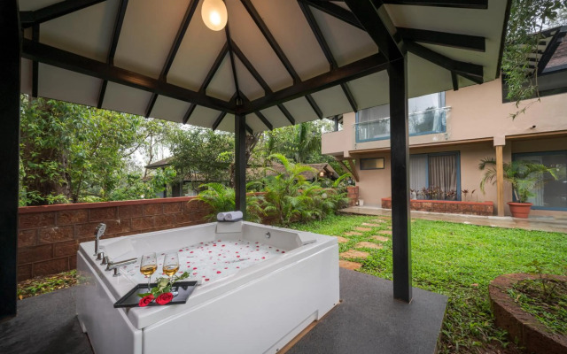 SaffronStays Red Brick House, Panchgani - rustic villa with huge lawn and terrace