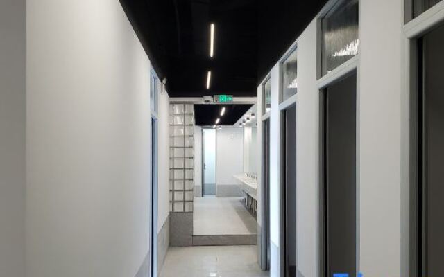 Weiliu Youth Hostel (Shanghai People's Square Jing'an Joy City Branch)