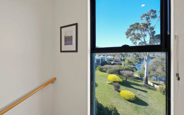 Waterfront Home - Gorgeous Views - 2 Bed